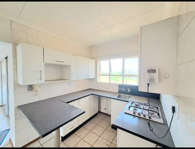 3 BEDROOM FLAT TO LET IN THREE RIVERS PROPER